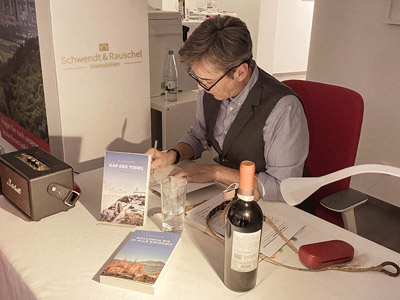 Klaus Späne mit seinem Buch „Kap des Todes – Mallorca Krimi“