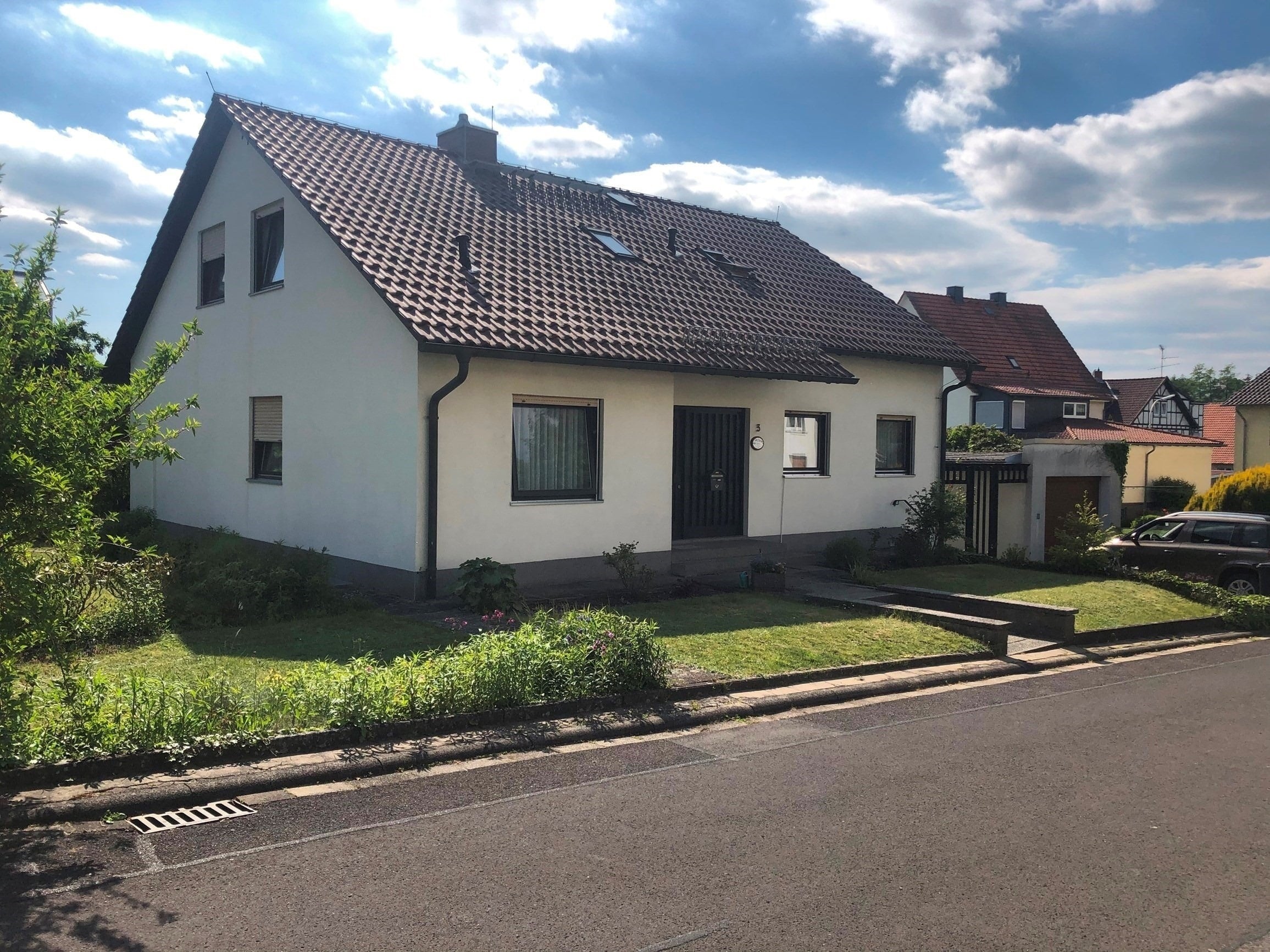 Freistehendes Einfamilienhaus mit Garten und Garage in Lauterbach