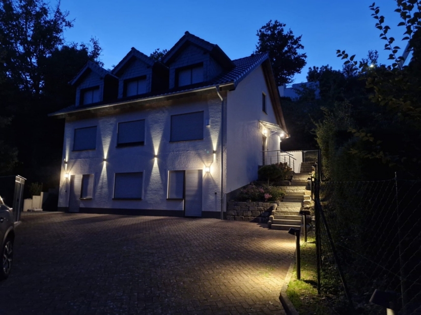 Haus bei Abendlicht